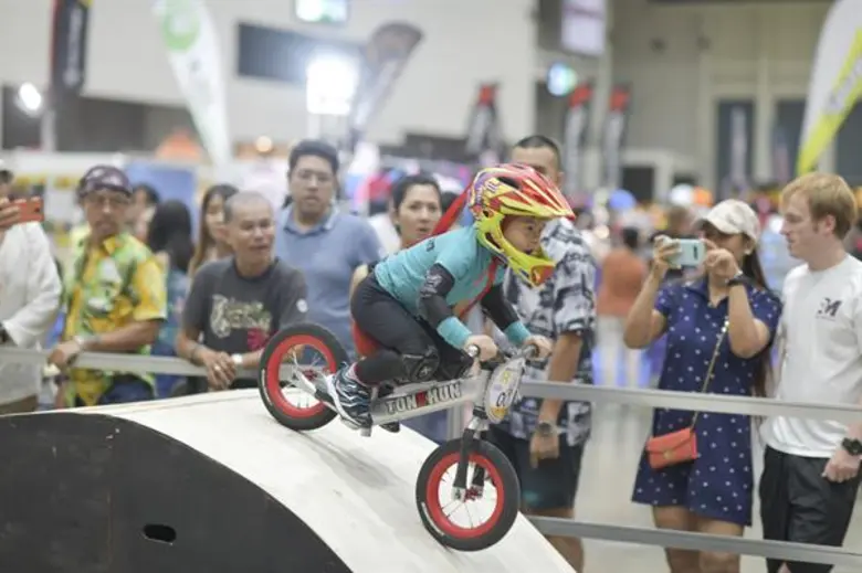 สุดเจ๋ง ! “น้องต้นคุณ” วัย 3 ขวบ ซิวแชมป์จักรยานขาไถ Balance Bike Super Cross