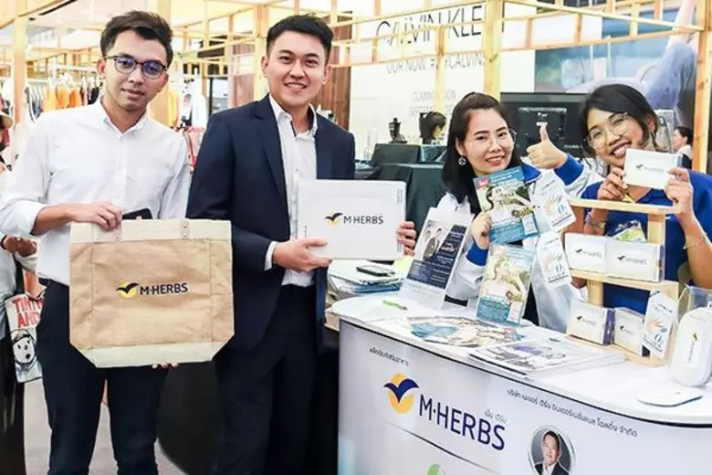 นายกฤตนัย มณีนวล (ที่ 2 จากซ้าย) ผู้เชี่ย...