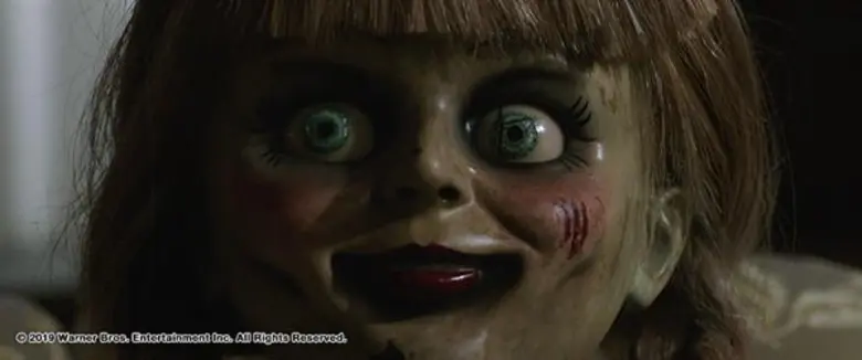 เกิดอะไรขึ้น! หรือตุ๊กตาตัวนั้น! มันเป็นไฟนำทางวิญญาณดวงอื่น ๆ "Annabelle Comes Home"