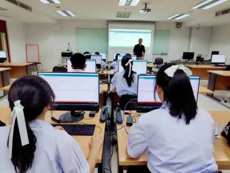 คณาจารย์คณะวิศวกรรมศาสตร์ ม.ศรีปทุม ถ่ายท...