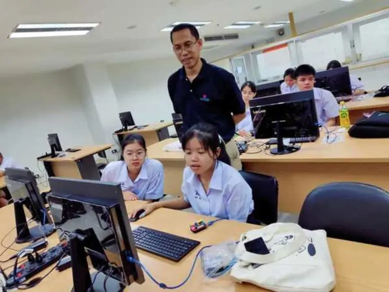 วิศวะ ม.ศรีปทุม ถ่ายทอดความรู้สู่การสร้างนวัตกรรมใหม่ นักเรียน ร.ร.สารวิทยา