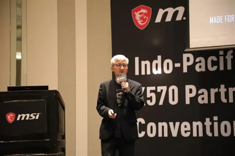 มิตเตอร์ ทิม ลี (Mr Tim Lee) ผู้ช่วยผู้จั...