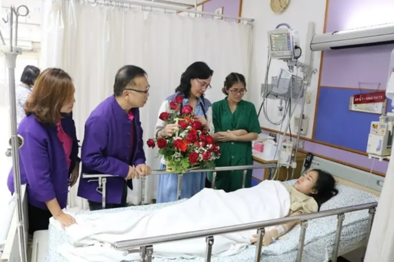 ผวจ.เชียงใหม่ พร้อมหน่วยงานภาครัฐและเอกชน รุดเยี่ยมให้ความช่วยเหลือนักท่องเที่ยวจีน ประสบอุบัติเหตุ ที่ โรงพยาบาลลานนา