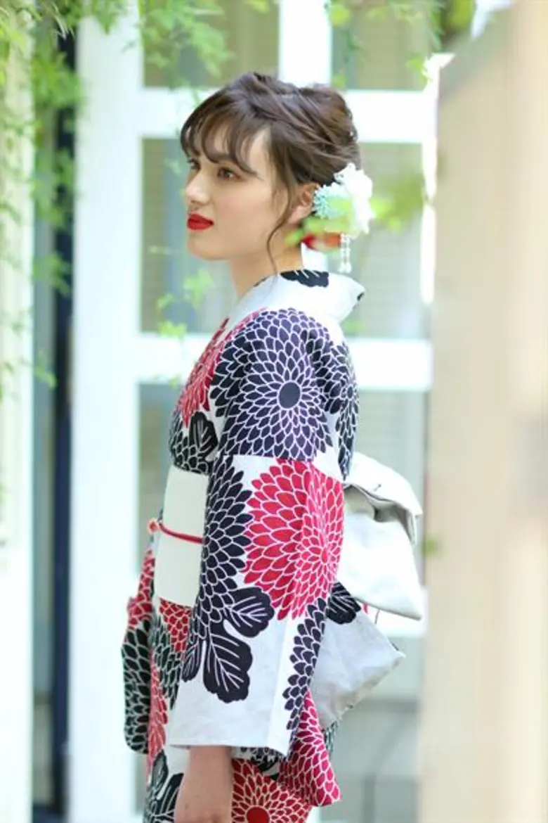 - มาแต่งชุดยูกาตะสวยๆ แปลงโฉมเป็นคนญี่ปุ่...