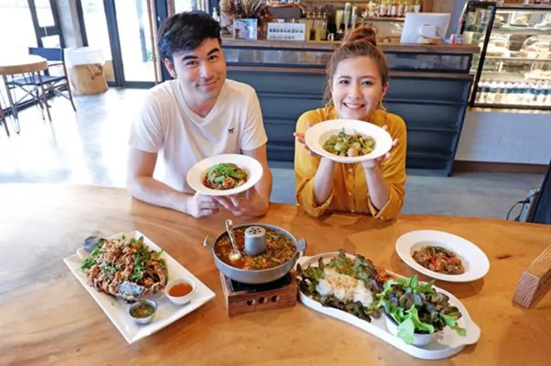 ทีวีไกด์: รายการ "หนีเที่ยวกัน" ส่อง “เจมส์&โฟกัส” สุดสวีท ย่องโรแมนติกกลางสายน้ำ