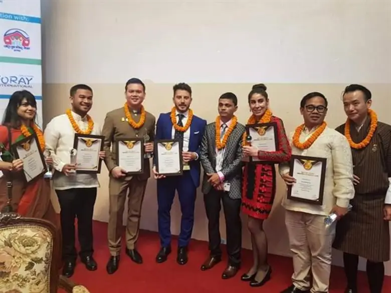 สุดยอดคนไทยหนึ่งเดียวกับการคว้ารางวัล“ผู้นำโลกรุ่นใหม่ สาขาสันติภาพ” บนเวทีการประชุมระดับโลกคือ..ว่าที่ร้อยเอกณัฏฐกิตติ์ ชัยเฉลิมมงคล