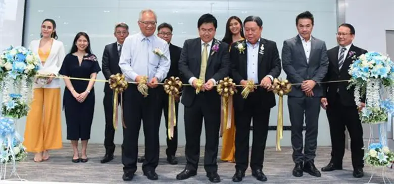 ทพ.พรศักดิ์ ตันตาปกุล (คนกลาง) ประธานเจ้า...