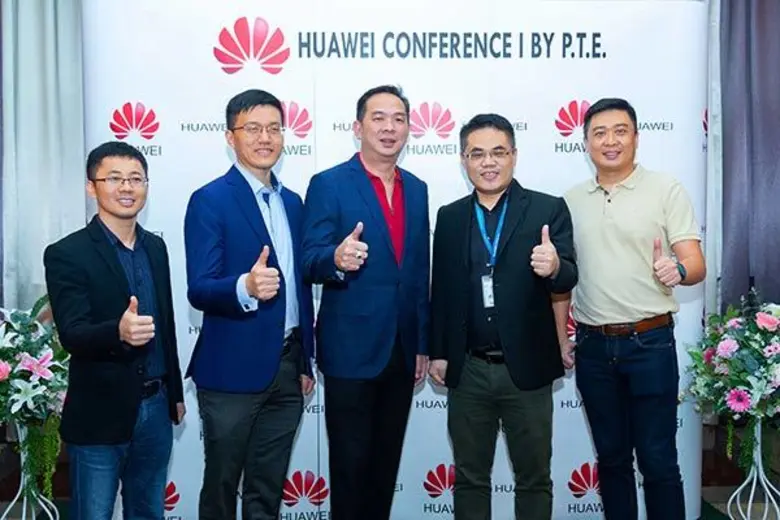 นายฐาคณิษฐ์ พรทองประเสริฐ (กลาง) ประธานกร...