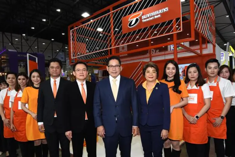 นายชัชวาลย์ เหลืองอ่อน (ที่ 2 จากซ้าย) ผู...