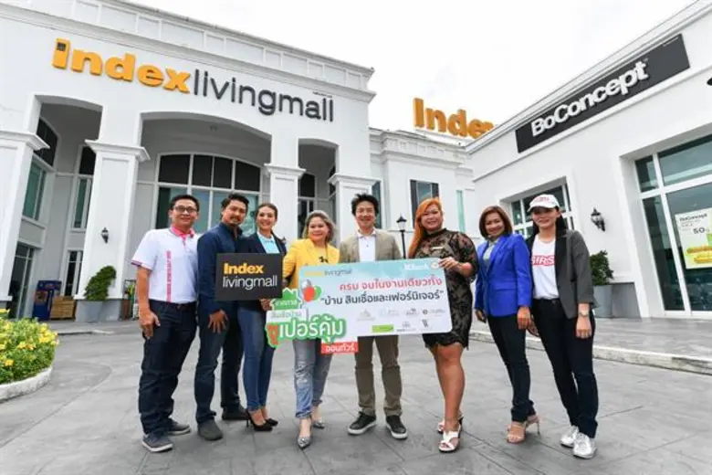 นายพจนารถ แสงพฤกษ์ (ที่ 4 จากขวา) ผู้ช่วย...