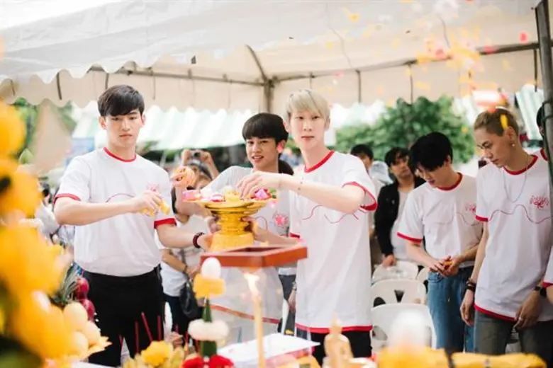 “Studio Wabi Sabi” บวงสรวงเปิดกล้องซีรีส์ใหม่ “Until We Meet Again the Series (ด้ายแดง)” คับคั่งนักแสดงวัยรุ่น