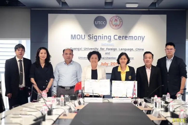 รศ.ดร.เสาวณีย์ ไทยรุ่งโรจน์ อธิการบดีมหาว...