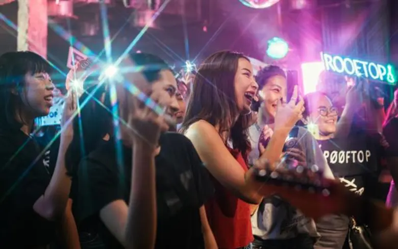 ใครว่าเพลงเศร้าจะฟังแล้วสนุกไม่ได้ นั่นอา...