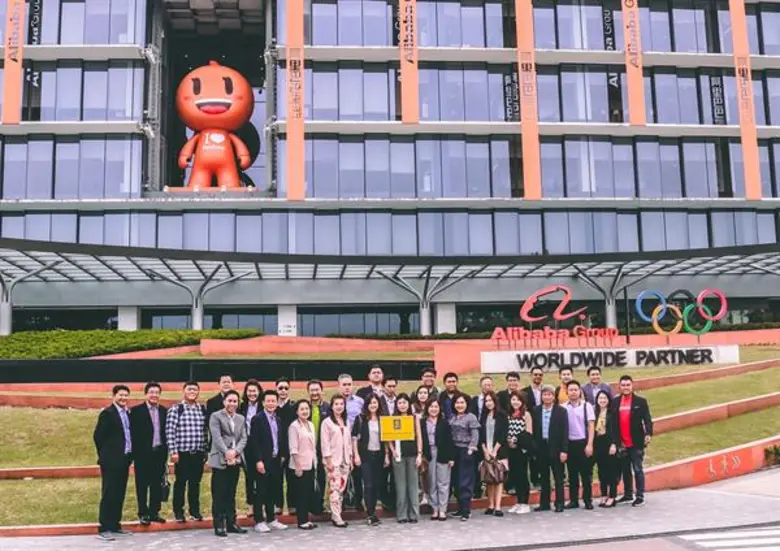 นายสยาม ประสิทธิศิริกุล ประธานคณะเจ้าหน้า...