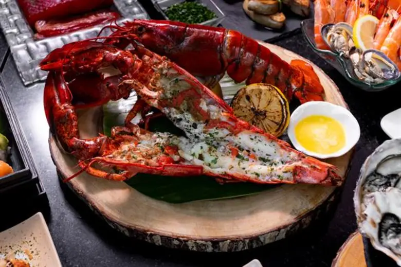 วันแม่แห่งชาติปีนี้บอกรักคุณแม่ด้วยบุฟเฟ่ต์มื้อสายวันอาทิตย์สุดพิเศษ ที่ ห้องอาหาร อัพ แอนด์ อะบัฟ