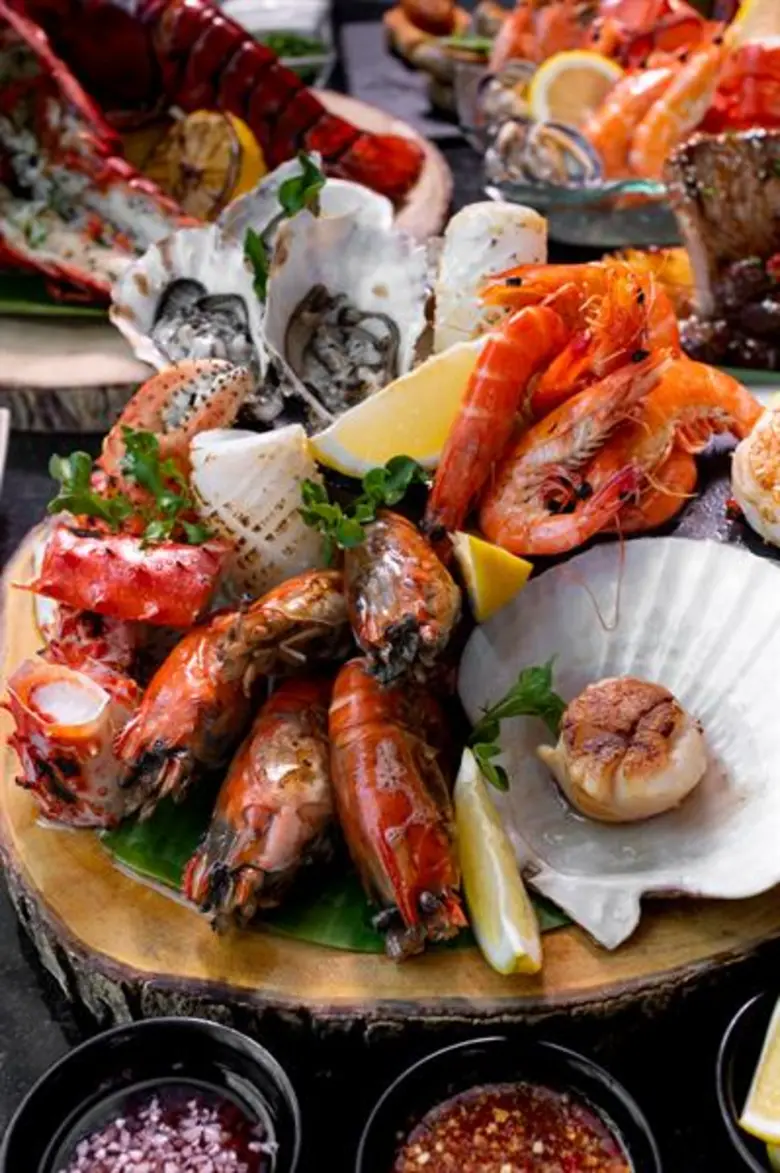 วันแม่แห่งชาติปีนี้บอกรักคุณแม่ด้วยบุฟเฟ่ต์มื้อสายวันอาทิตย์สุดพิเศษ ที่ ห้องอาหาร อัพ แอนด์ อะบัฟ