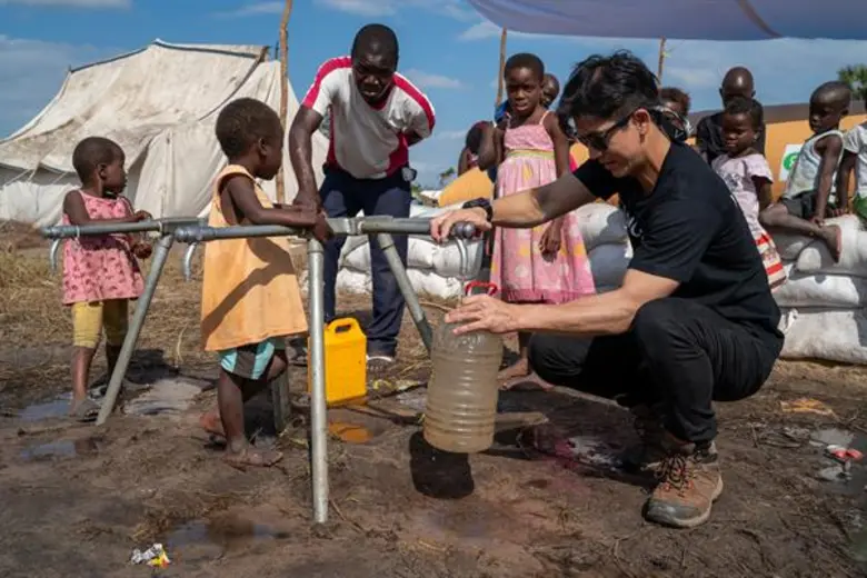 ยูนิเซฟจับมือ ติ๊ก เจษฎาภรณ์ ลงพื้นที่โมซัมบิก ให้กำลังใจเด็กที่ประสบภัยจากพายุไซโคลน ในโครงการ #ไทยช่วยภัยไซโคลน