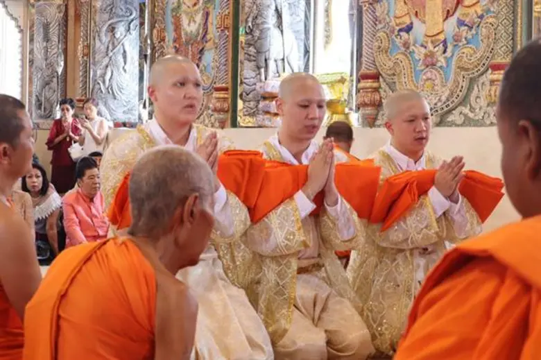 “ไวท์” ภูมิใจ บวชทดแทนพระคุณพ่อแม่ ได้ฉายา “สุธมฺโม”