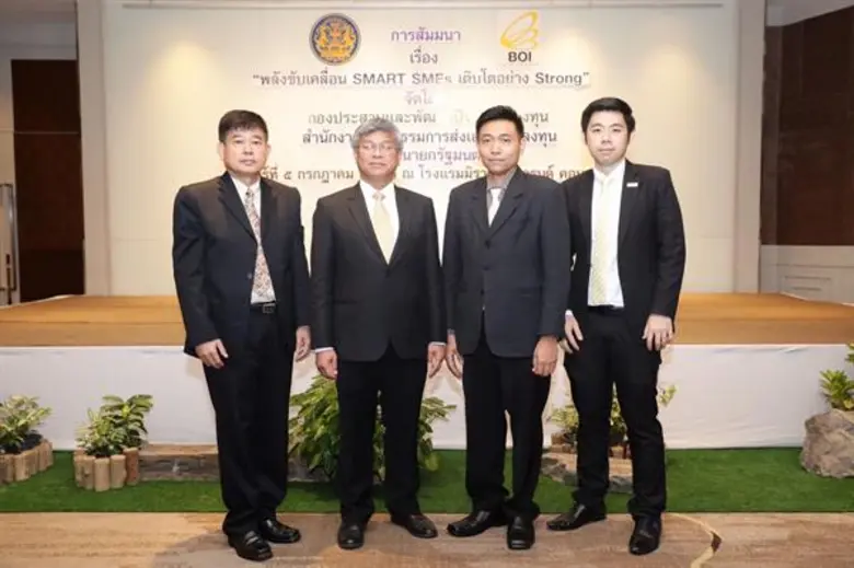 นายเศกสรรค์ เรืองโวหาร (ที่ 2 จากซ้าย) ที...