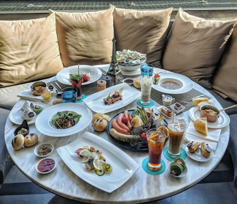 ห้องอาหารเลเทส เรซิพีขอนำเสนอบุฟเฟ่ต์ซันเ...