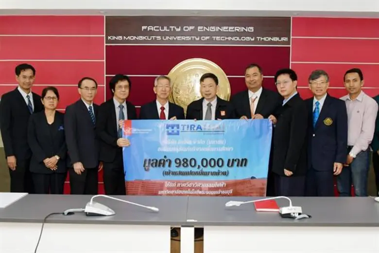 นายอวยชัย ศิริวจนา ผู้จัดการฝ่ายขาย บริษั...