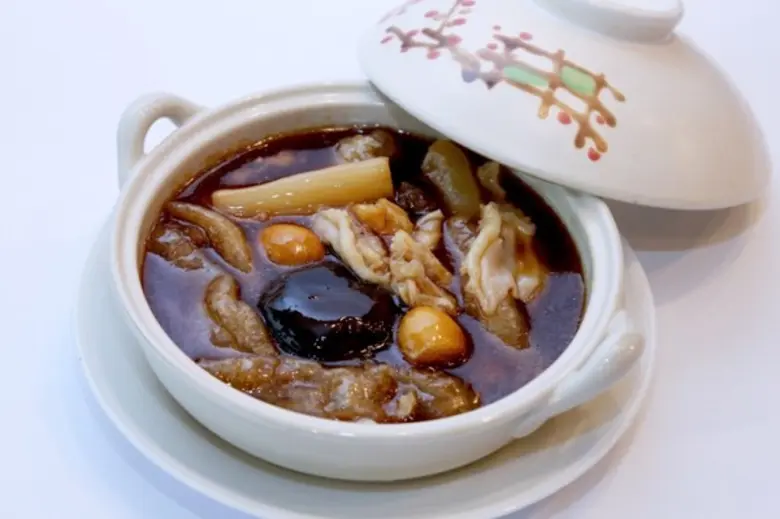 ห้องอาหารจีนหยก โรงแรม ดิ เอมเมอรัลด์ เชิ...