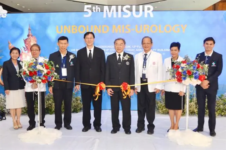 นายแพทย์ประพนธ์ ตั้งศรีเกียรติกุล รองปลัด...