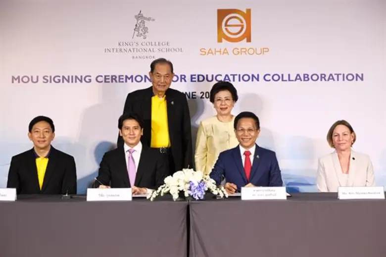 นายวิชัย กุลสมภพ (นั่งที่ 2 จากซ้าย) กรรม...