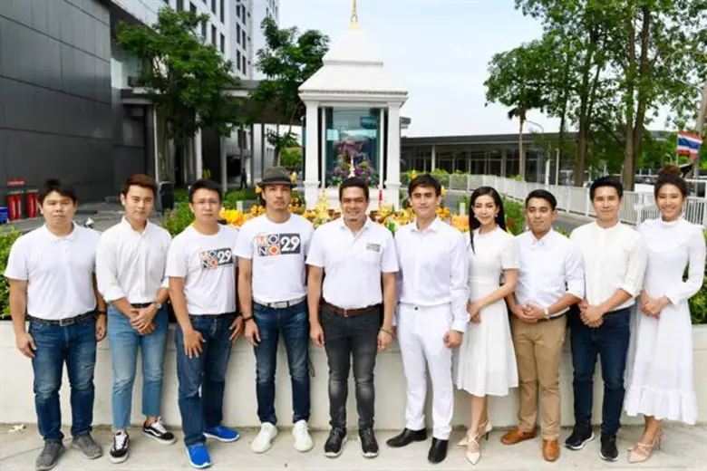 คุณบรรณสิทธิ์ รักวงษ์ ผู้อำนวยการสถานีโทร...