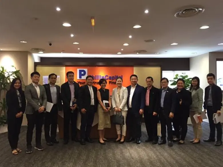 คุณชูวิทย์ จึงธนสมบูรณ์ (ที่ 6 จากขวา) ปร...