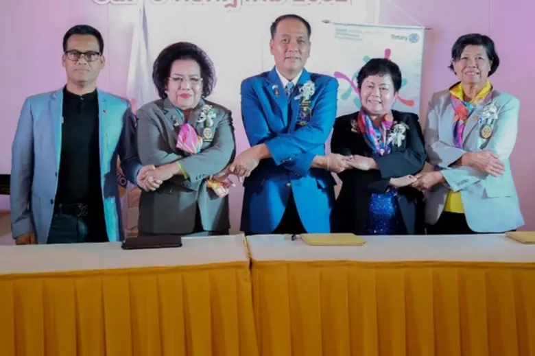 ดร. อรุณ บ่างตระกูลนนท์ นายกสโมสรโรตารีลา...