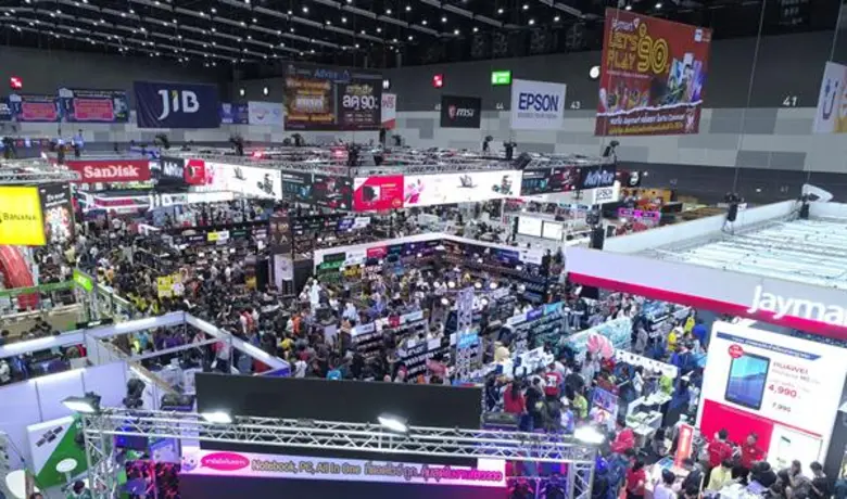 นายพรชัย จันทรศุภแสง ผู้อำนวยการธุรกิจสื่...