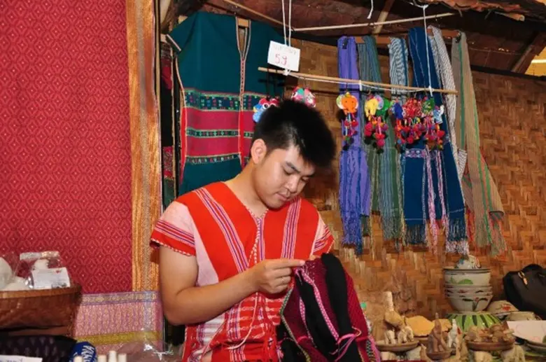 “แอ่วเหนือม่วนใจ๋ วิถีไทย วิถีล้านนา”