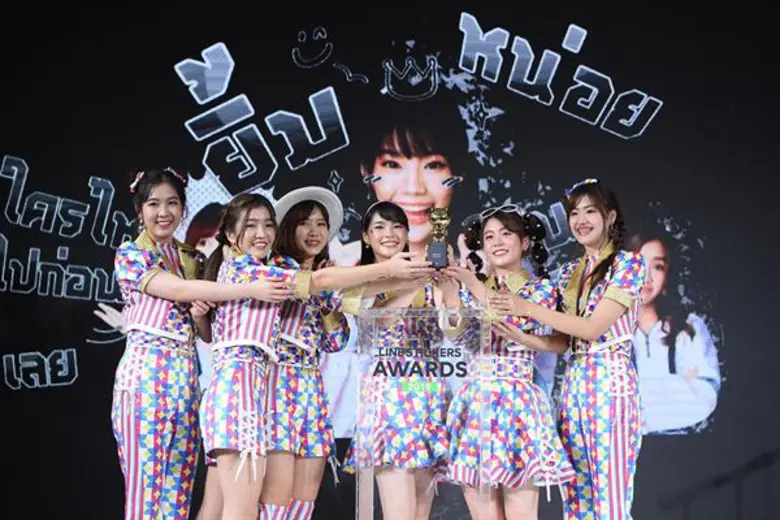 LINE สติกเกอร์ ยืนหนึ่งเครื่องมือการสื่อส...