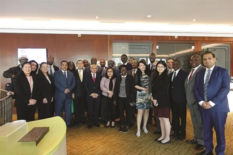 นายพิศิษฐ์ เสรีวิวัฒนา กรรมการผู้จัดการ ธ...