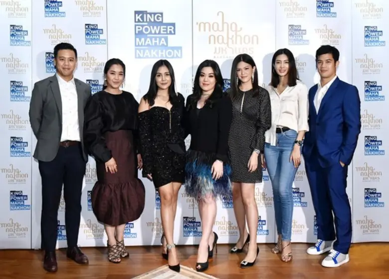 อรุณรุ่ง ศรีวัฒนประภา (กลาง) ผู้ช่วยประธา...