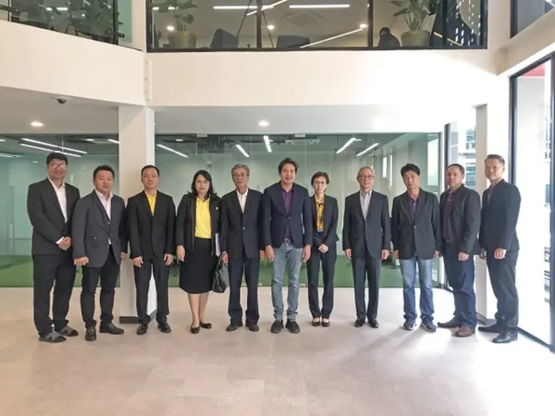 นายกัมปนาท โลหเจริญวนิช (ที่ 5 จากซ้าย) ป...