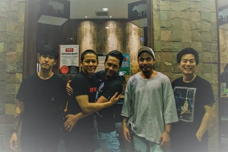 เนรมิตค่ำคืนให้กลายเป็นสวรรค์บนดินของคนรั...