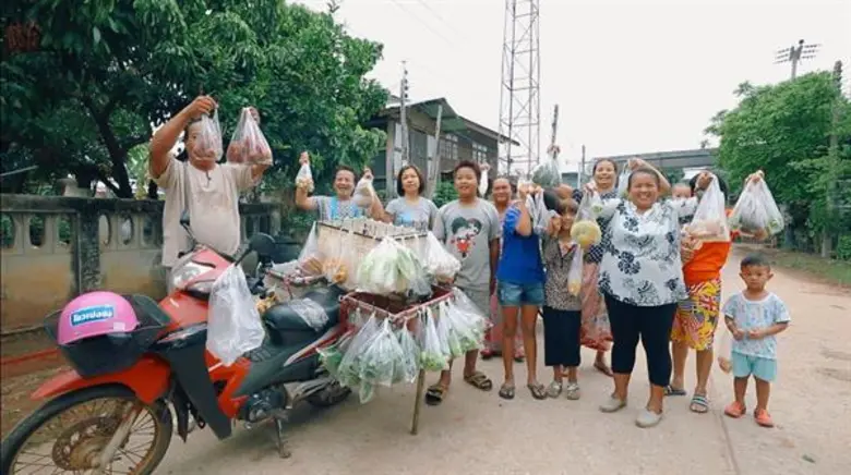ทีวีไกด์: รายการ "ไทยทึ่ง"  “แชมป์” พาทึ่ง “รถพุ่มพวง” จ.ขอนแก่น
