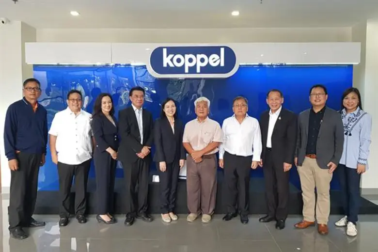 ดร.ดามพ์ สุคนธทรัพย์ (ที่ 4 จากซ้าย) กรรม...