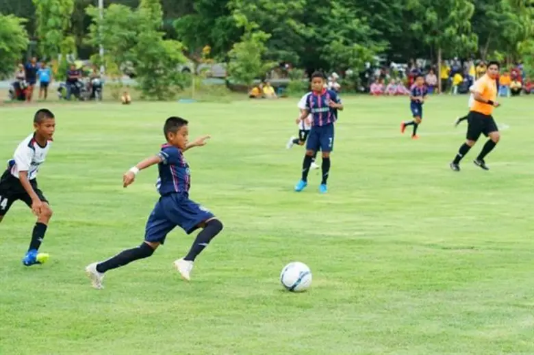 'กัลฟ์’ ผนึกพลัง 'บุรีรัมย์ยูไนเต็ด’ ส่งมอบสนามฟุตบอลขนาดมาตรฐานให้โรงเรียนชุมชนบ้านหัน จ.ชัยภูมิ กิจกรรมทำฝันเยาวชนให้เป็นจริง ส่วนหนึ่งในโครงการ "Gulf Football Camp : ชาร์จพลังปลุกฝันนักเตะเยาวชน"