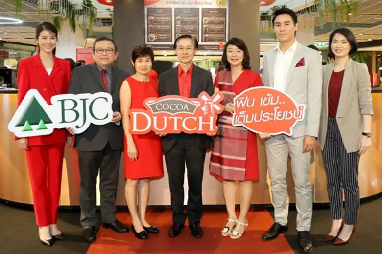 “เอสเธอร์-นาวินตาร์-หมอผิง” ชวนคอโกโก้อร่อยได้ประโยชน์กับ โกโก้ดัทช์ 3 คุณประโยชน์ กับสูตรช่วยเรื่อง “ความจำ-ความอ่อนเยาว์-ความผ่อนคลาย” ที่ “โกโก้ ดัทช์ คาเฟ่”