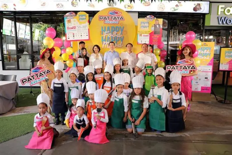 นายอมร อำไพรุ่งเรืองรองกรรมการผู้จัดการอา...