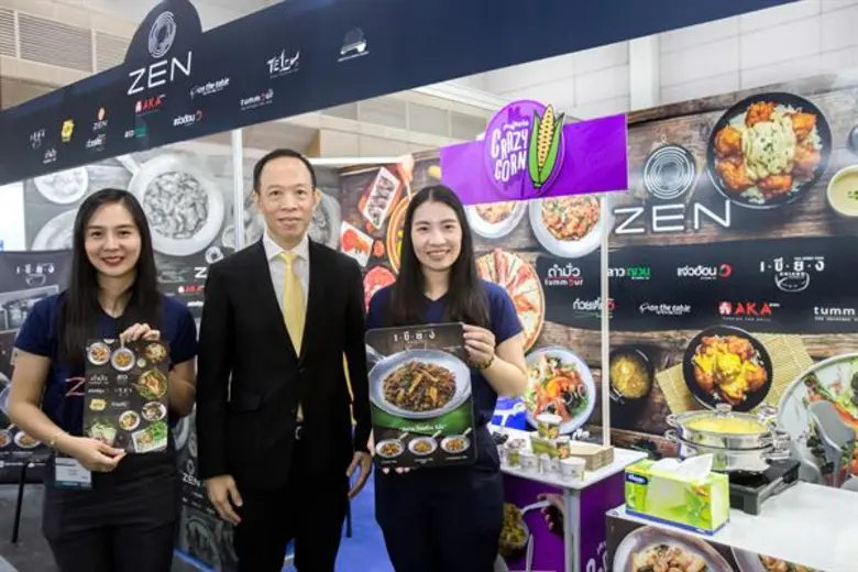 นายบุญยง ตันสกุล (กลาง) ประธานเจ้าหน้าที่...