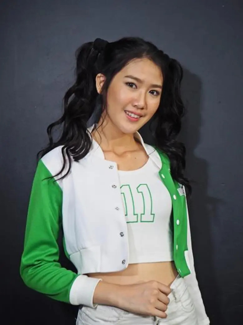 “นีน่า” อ่านนิยายแล้วฮา “เชอริล” สุดโก๊ะ ลุยเต้นจัดเต็ม ใน “Touchdown Kiss”