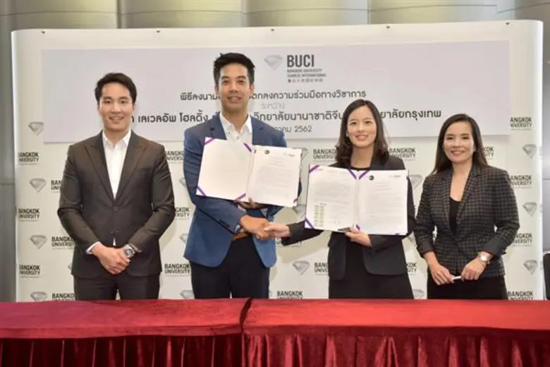 นายบรรณ ภุชงค์เจริญ (ที่2จากซ้าย) ประธานก...