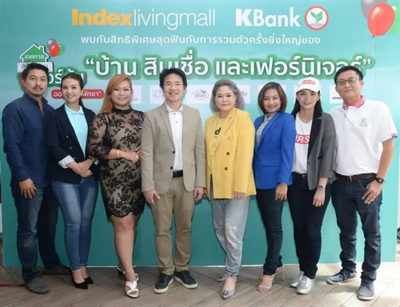 กาญจนวรรณ ลายลักษณ์ศิริ (ที่ 5 จากซ้าย) รองกรรมการผ...