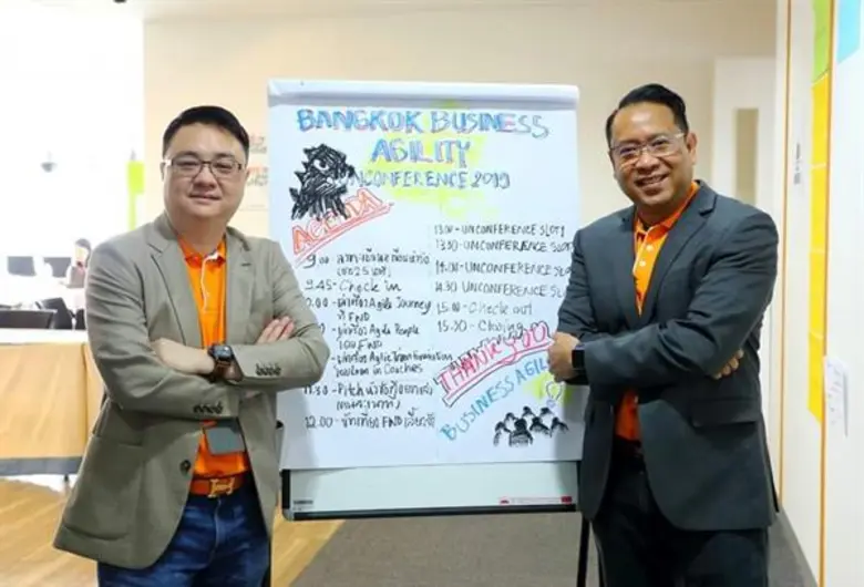 นายวีรภัทร จันทรวรรณกูล (ซ้าย) ประธานเจ้า...