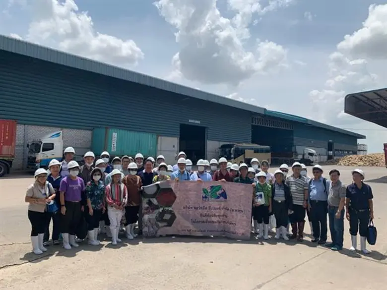 นายชูวิทย์ จึงธนสมบูรณ์ (ที่ 6 จากซ้าย) ป...