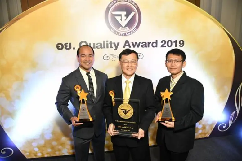 จากซ้ายไปขวา: นายโนเอล ลอนซานิด้า ผู้จัดก...